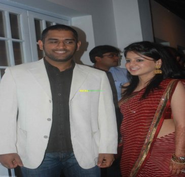 normal_mahendra_dhoni_and_sakshi_rawat1